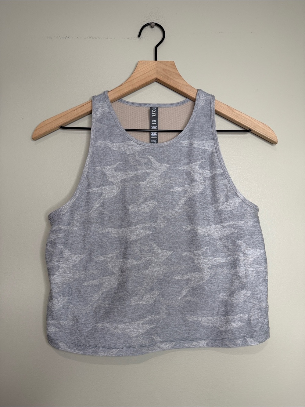 Vuori Elevation Plyo Tank in a heathered gray camouflage Large